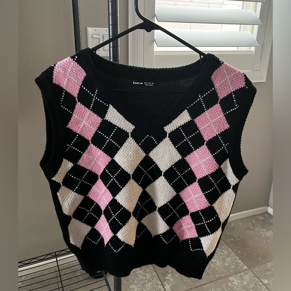 Women’s V Neck Argyle Sweater Vest